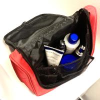 Toilettaske, rød, bord