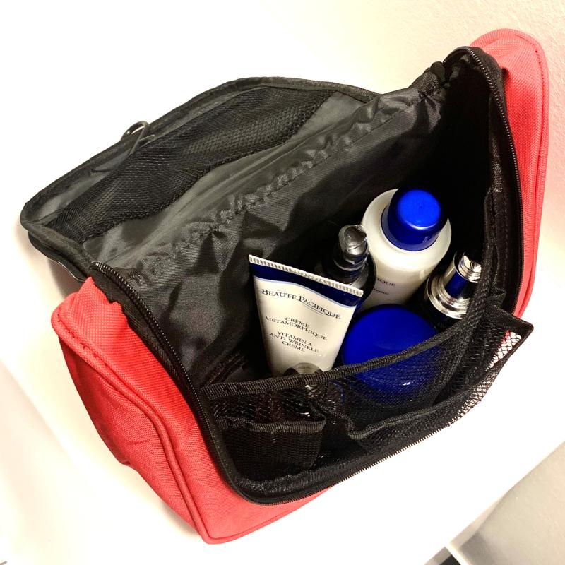 Toilettaske, rød, bord