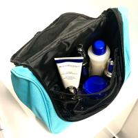 Toilettaske, blå, bord