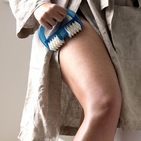 Cellulite Roller på øverste del af låret