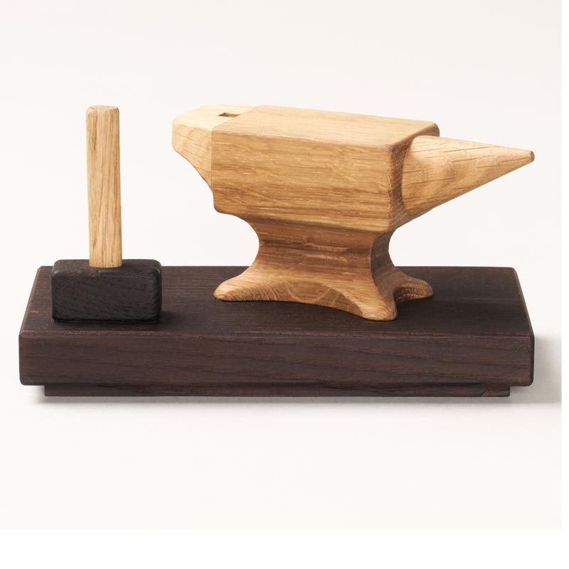 Gave til smeden smukt i træ