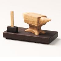 Gave til smeden smukt i træ