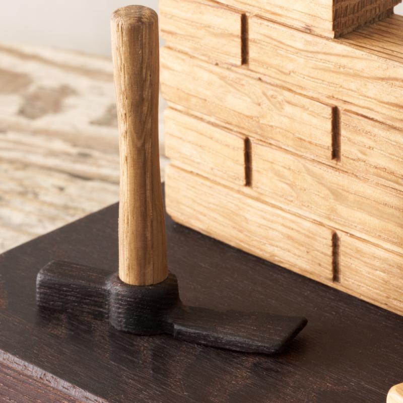 Gave til mureren smukt i træ