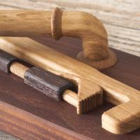 Gave til VVS'eren smukt i træ