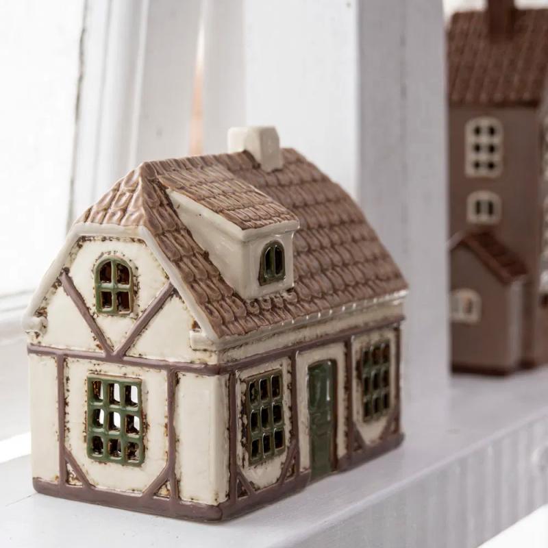 Keramik hus, hvid, 14 cm fra Det Gamle Apotek