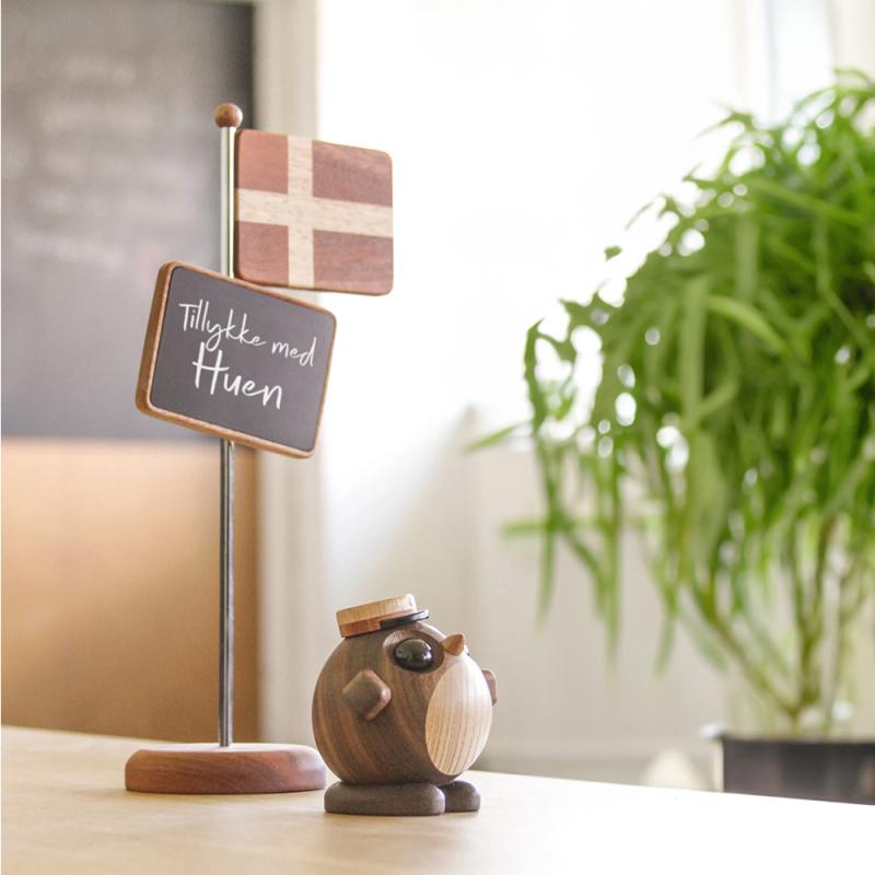 Studenterhue i træ, neutral farve fra FableWood 