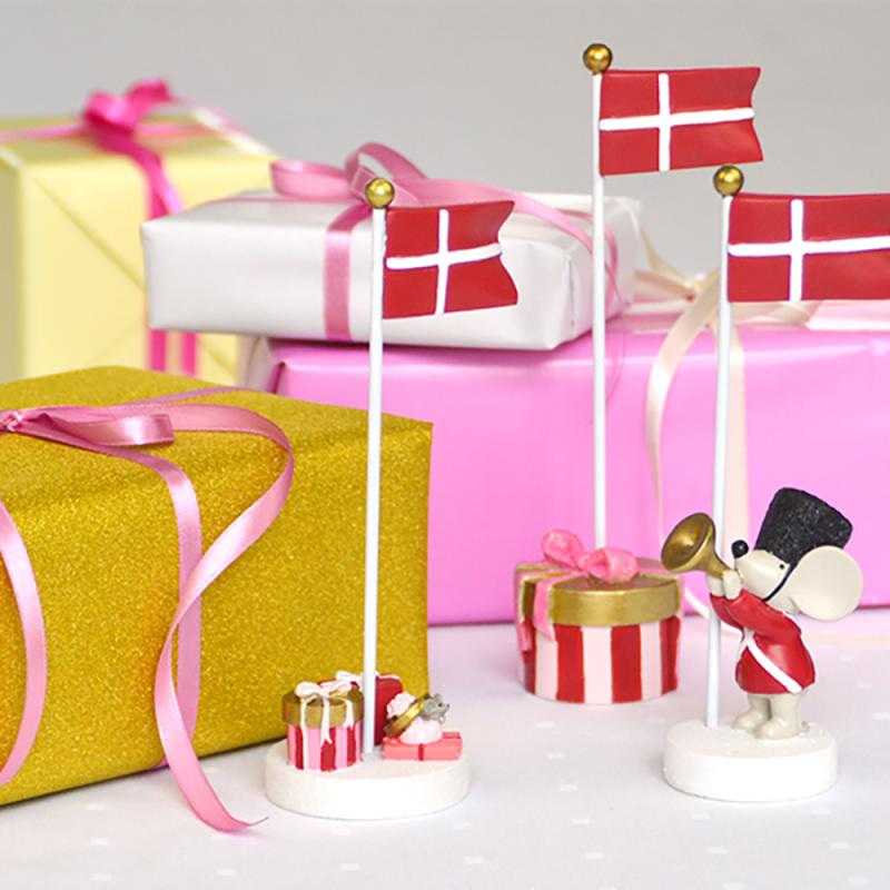 Bordpynt, Flag med stor pakke fra Kids by Friis