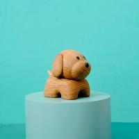 Vuffe træhund, egetræ fra Lucie Kaas